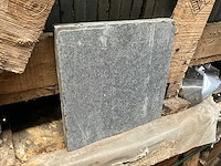 Indisch zwart natuursteen tuintegel - afbeelding 1 van  4