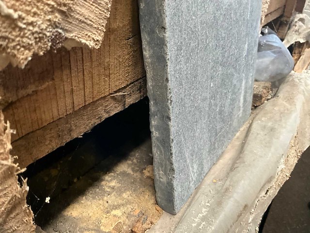 Indisch zwart natuursteen tuintegel - afbeelding 2 van  4