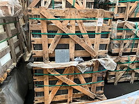 Indisch zwart natuursteen tuintegel - afbeelding 4 van  4