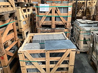 Indisch zwart natuursteen tuintegel - afbeelding 3 van  3