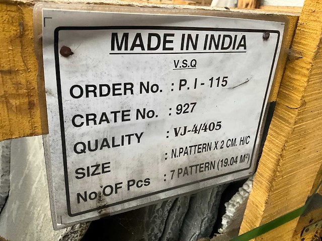 Indisch zwart romeins verband natuursteen tuintegel - afbeelding 5 van  5