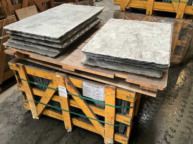 Indisch zwart verouderd natuursteen tuintegel - afbeelding 4 van  5