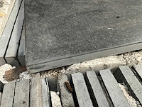 Indisch zwart verzoet natuursteen tuintegel - afbeelding 1 van  2