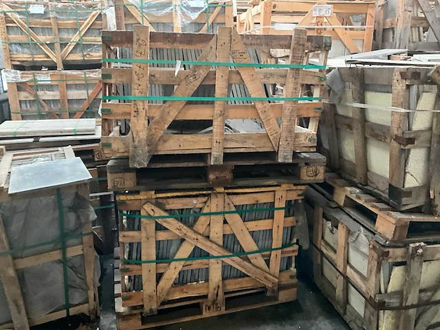 Indisch zwart verzoet natuursteen tuintegel - afbeelding 4 van  4