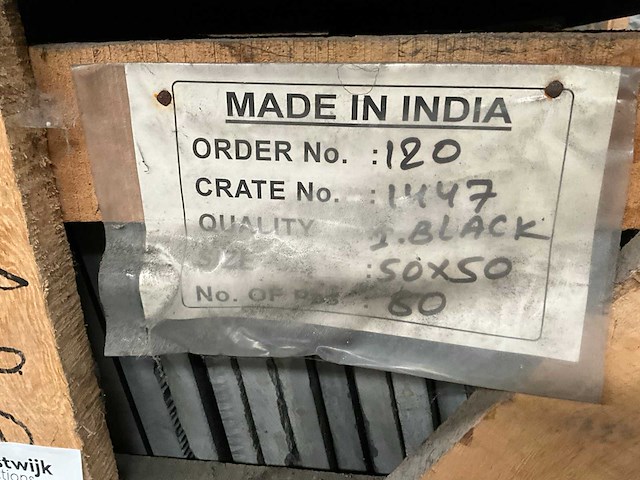 Indisch zwart verzoet natuursteen tuintegel - afbeelding 4 van  5