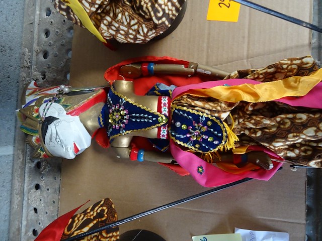 Indonesische wayang golek pop - afbeelding 2 van  2