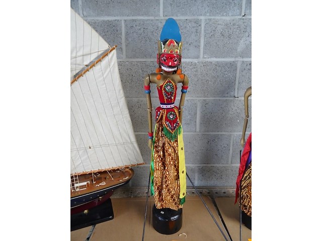 Indonesische wayang golek pop - afbeelding 1 van  2