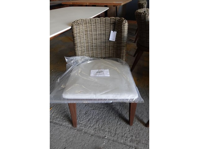 Indoor/outdoor tafel + 4x stoel - afbeelding 4 van  8