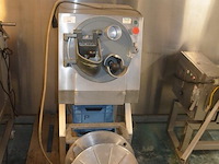 Industrieel inox groentensnijder