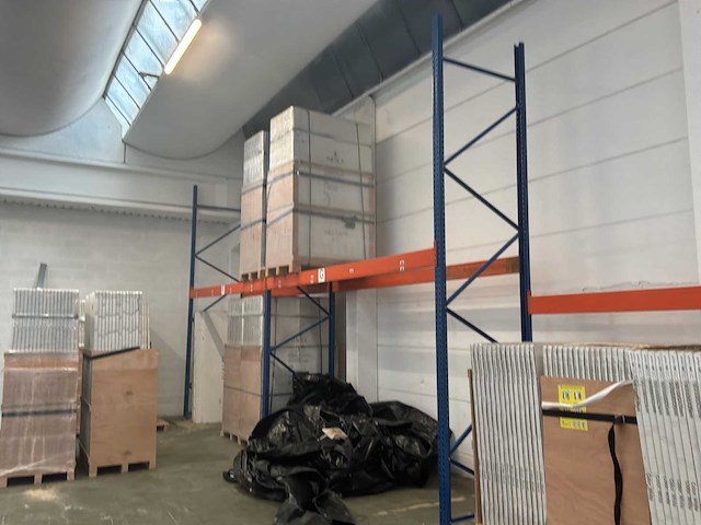 Industrieel plankenterrein - afbeelding 1 van  7
