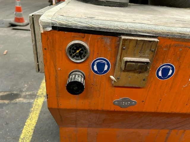 Industriële afzuigtafel voor schuren typhoon - afbeelding 5 van  7