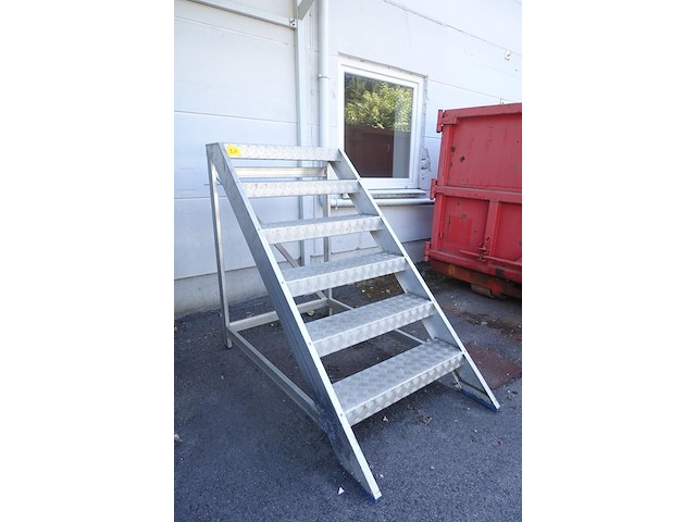 Industriële alu trap - afbeelding 2 van  3