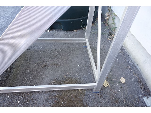 Industriële alu trap - afbeelding 3 van  3