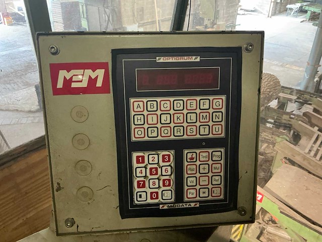 Industriële boomstamzaaglijn - afbeelding 25 van  33
