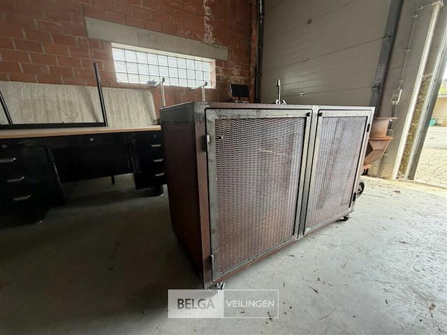Industriële buitenkeuken - afbeelding 4 van  5