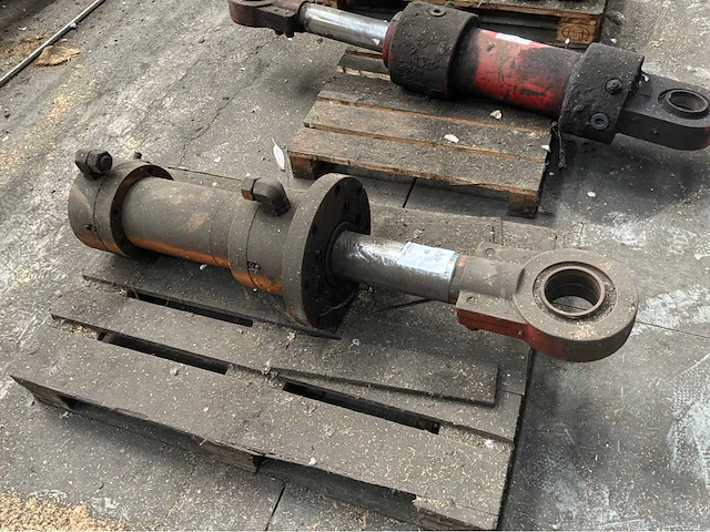 Industriële cilinders en machineonderdelen - afbeelding 2 van  5