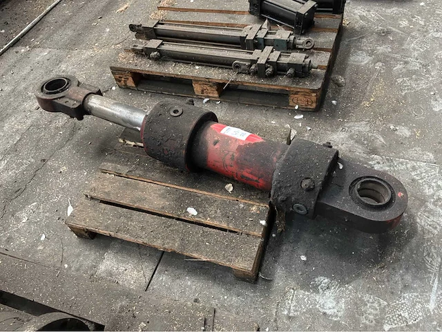 Industriële cilinders en machineonderdelen - afbeelding 3 van  5