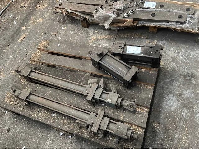 Industriële cilinders en machineonderdelen - afbeelding 4 van  5