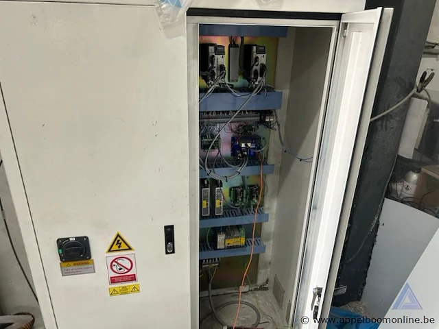 Industriële cnc freesmachine van het merk cyborg, model r-2040-sv-l, bouwjaar 2017. voorzien van een vermogen van 11,5 kw en een 3-fasen aansluiting van 400 v. - afbeelding 6 van  6