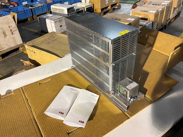 Industriële computer en remeenheid - afbeelding 4 van  8