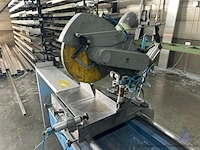 Industriële dubbele afkortzaagmachine pertici univer 400ip, bouwjaar 2006. voorzien van een vermogen van 3,1 kw en een aansluiting van 400 v, 3 fasen. - afbeelding 3 van  7