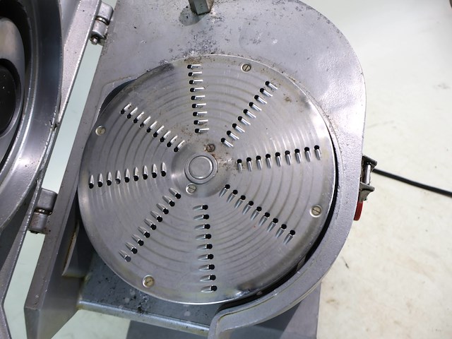 Industriele groentensnijmachine - afbeelding 6 van  7