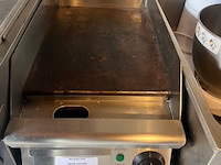 Industriele inox grill ggmgastro (8) - afbeelding 1 van  4