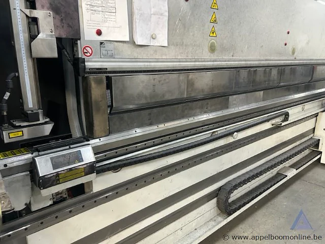 Industriële kantbank lvd easy-form ppeb 135/42, bouwjaar 2013, met een vermogen van 27 kw en een maximale capaciteit van 1350 kn. voorzien van een spanning van 400 v. - afbeelding 2 van  9