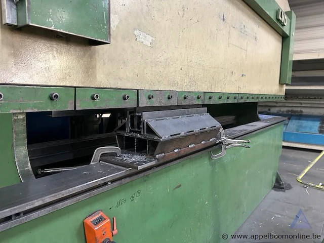Industriële kantbank lvd ppbl 60/30, serienummer 14497, bouwjaar 1988. capaciteit 60.000 kg - afbeelding 2 van  5