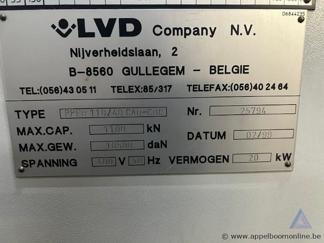 Industriële kantbank lvd ppeb 110/40 cad-cnc, serienummer 25794, met een maximale capaciteit van 1100 kn en een vermogen van 20 kw. het toestel werkt op 400 v en bouwjaar 1999 - afbeelding 4 van  7