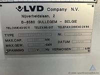 Industriële kantbank lvd ppeb 110/40 cad-cnc, serienummer 25794, met een maximale capaciteit van 1100 kn en een vermogen van 20 kw. het toestel werkt op 400 v en bouwjaar 1999 - afbeelding 4 van  7