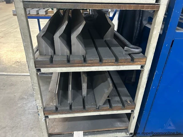 Industriële kantbank lvd ppeb 110/40 cad-cnc, serienummer 25794, met een maximale capaciteit van 1100 kn en een vermogen van 20 kw. het toestel werkt op 400 v en bouwjaar 1999 - afbeelding 7 van  7
