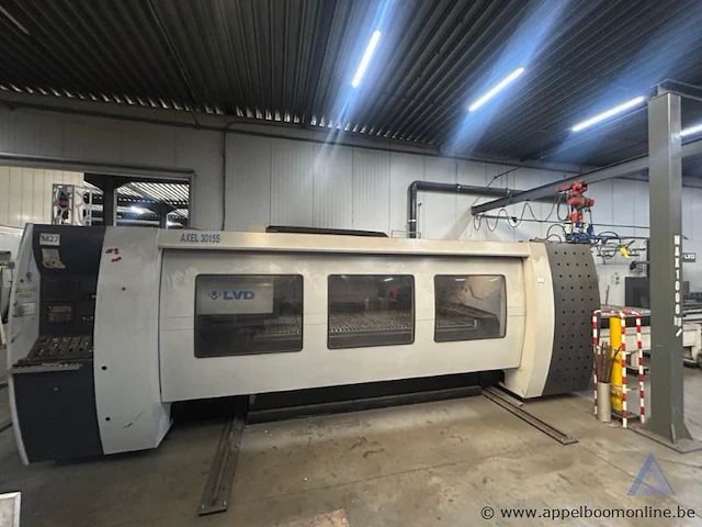 Industriële lasersnijmachine lvd axel 3015, bouwjaar 2001, met een vermogen van 80 kw - afbeelding 1 van  11