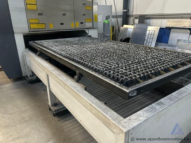 Industriële lasersnijmachine lvd axel 3015, bouwjaar 2001, met een vermogen van 80 kw - afbeelding 6 van  11