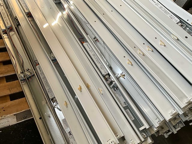 Industriële lijnverlichting - afbeelding 18 van  18