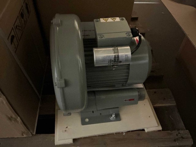 Industriële luchtblower / zijkanaalcompressor (4x) - afbeelding 1 van  4