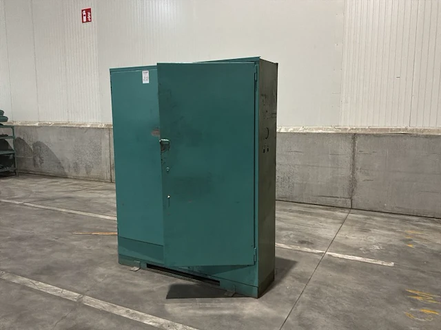 Industriële metalen kast - afbeelding 1 van  5
