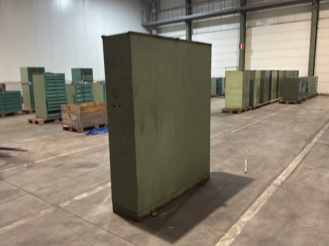 Industriële metalen kast - afbeelding 4 van  5