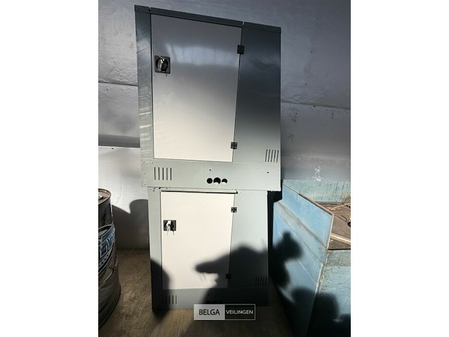 Industriële metalen kasten - afbeelding 1 van  4