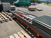 Industriële metalen planken met rooster - afbeelding 6 van  8