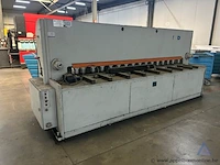 Industriële plaatschaar lvd mv-e met een maximale diktecapaciteit van 6 mm. inclusief voetpedaal.