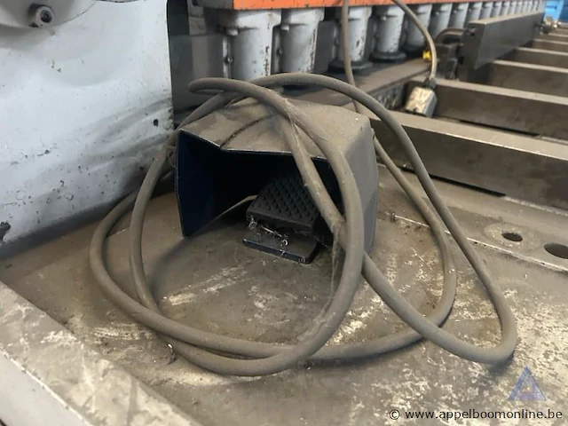 Industriële plaatschaar lvd mv-e met een maximale diktecapaciteit van 6 mm. inclusief voetpedaal. - afbeelding 4 van  5