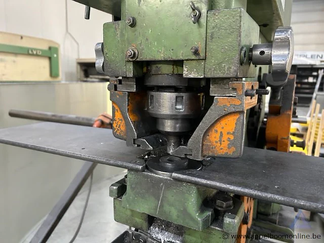 Industriële pons- en knipmachine met een maximale stanzkracht van 500 kn, inclusief voetpedaal. - afbeelding 3 van  5