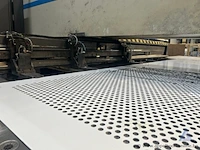 Industriële ponsmachine lvd delta 1500 met een vermogen van 36 kw en een maximale ponskracht van 200 kn. de machine werkt op 400 v en heeft bouwjaar 2001 - afbeelding 4 van  11