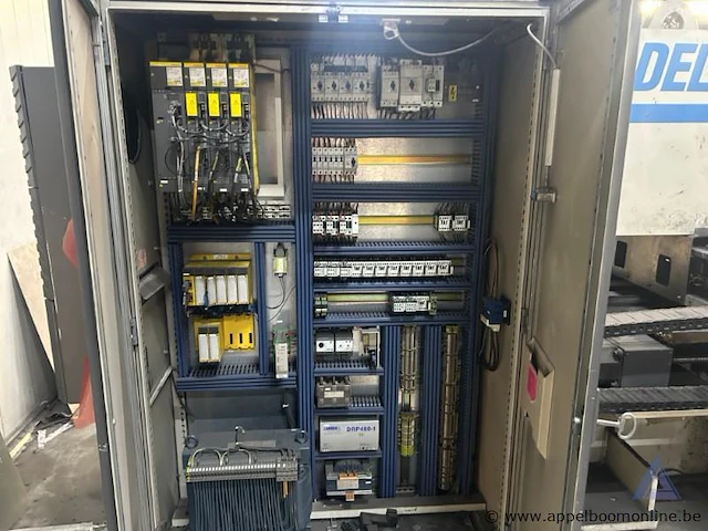 Industriële ponsmachine lvd delta 1500 met een vermogen van 36 kw en een maximale ponskracht van 200 kn. de machine werkt op 400 v en heeft bouwjaar 2001 - afbeelding 8 van  11
