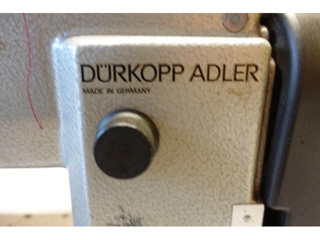 Industriële stiksteeknaaimachine dürkopp adler - afbeelding 4 van  5