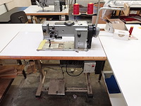 Industriële stiksteeknaaimachine dürkopp adler - afbeelding 3 van  5