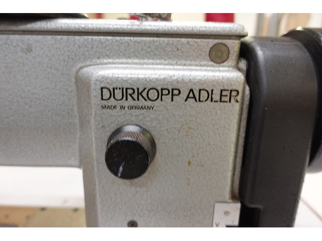 Industriële stiksteeknaaimachine dürkopp adler - afbeelding 4 van  5