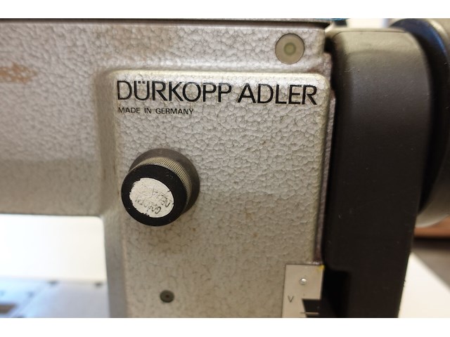 Industriële stiksteeknaaimachine dürkopp adler - afbeelding 3 van  4