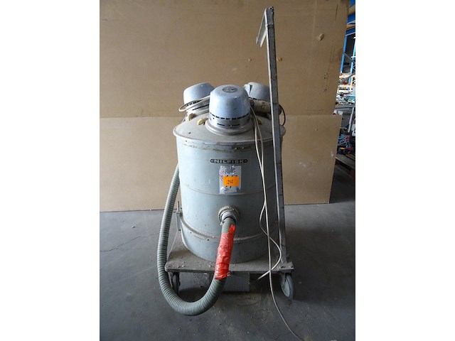 Industriële stofzuiger nilfisk - afbeelding 1 van  4